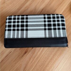 Jewell Zip Around Wallet Black White Plaid NWOT